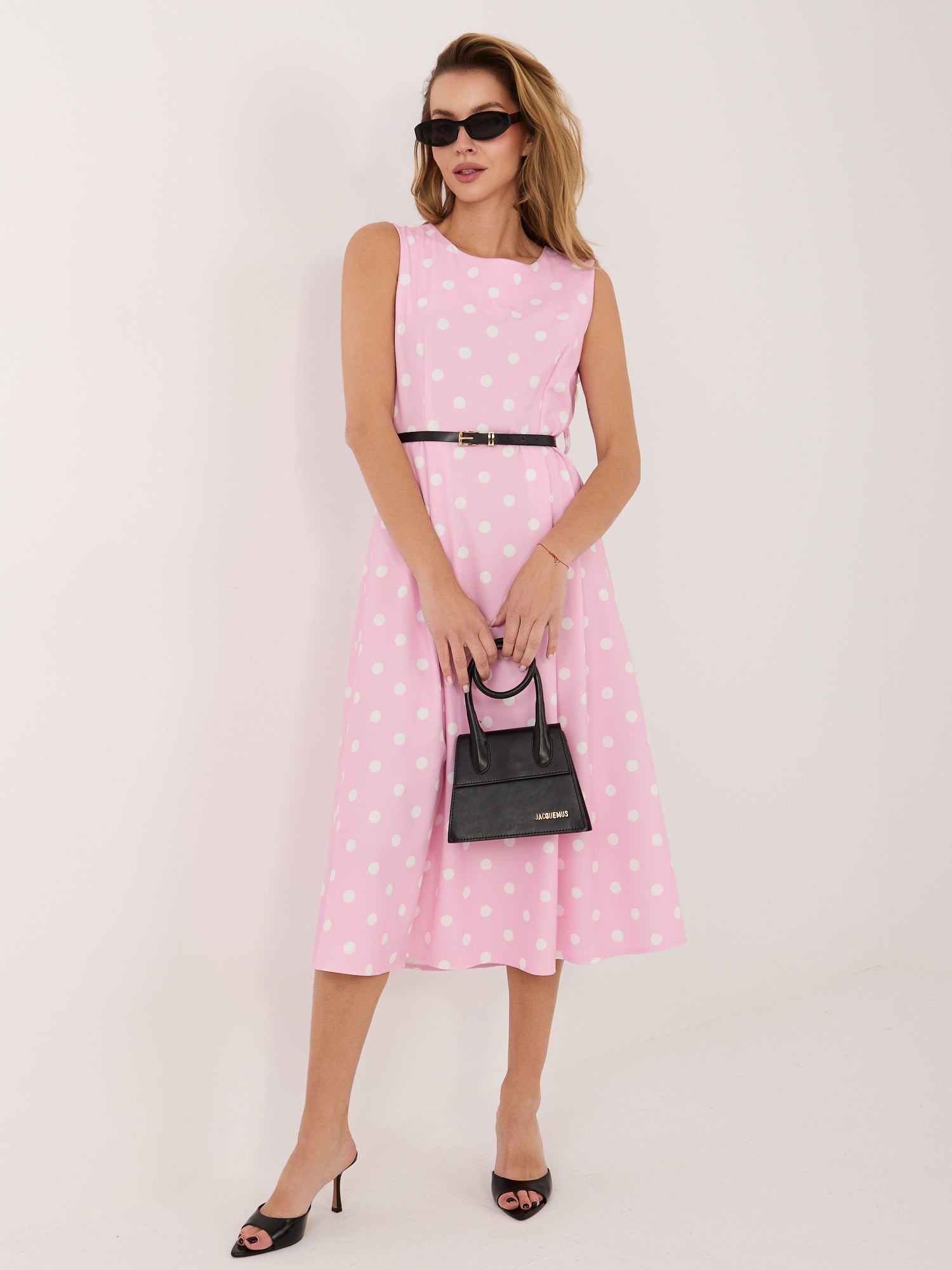 Robe à pois avec ceinture